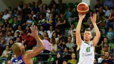 Darafaka Dou, Anadolu Efes'i 88-85 malup etti