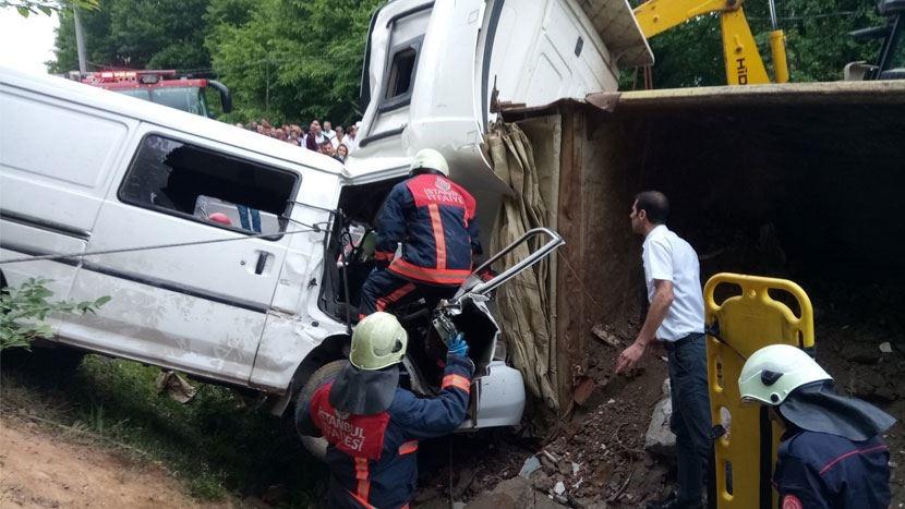 stanbul'da kaza: 1 l, 9 yaral