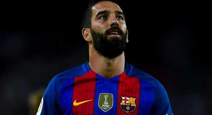 Arda Turan'n altyapdan takm arkada olan Kemal zcan imdi temizlik grevlisi