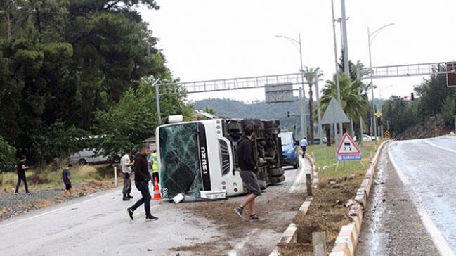 Antalya'da tur otobs devrildi: 16 turist yaral