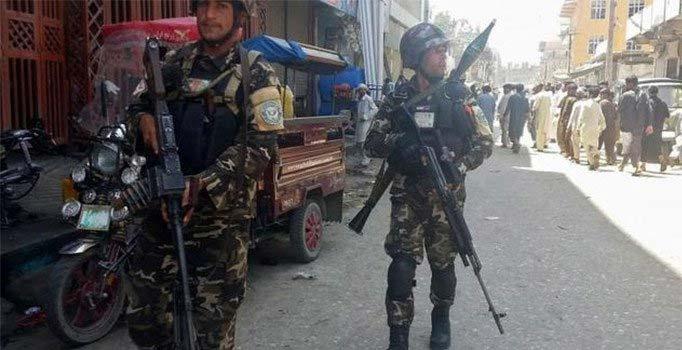 Afganistan'da karakola saldr! 25 polis ld