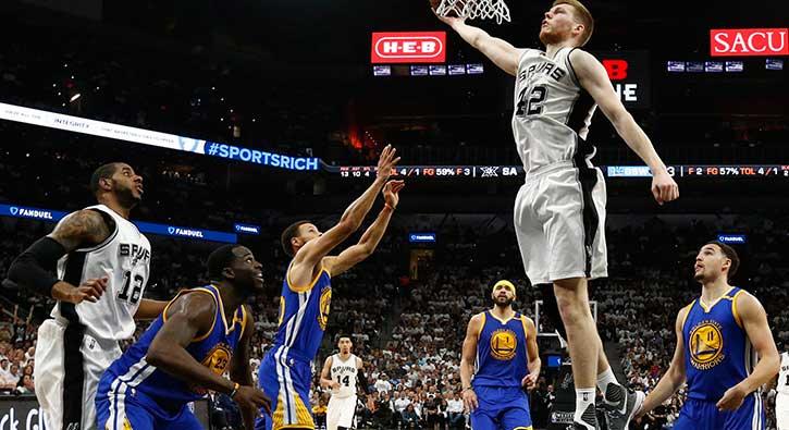 Golden State Warriors, deplasmanda San Antonio Spurs' 120-108 yenerek seriyi 3-0'a getirdi