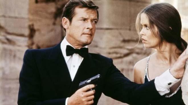 'James Bond' filmlerinin unutulmaz aktr Roger Moore hayatn kaybetti