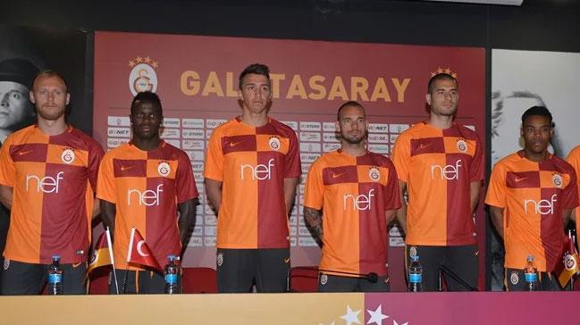 Galatasaray 2017-2018 yeni sezon paral formasn tantt