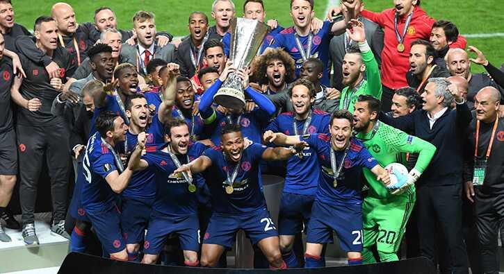 Manchester United UEFA'nn 3 byk organizasyonunda kupa alan 5. takm oldu