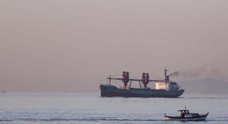 Rus askeri kargo gemisi stanbul Boazndan geti  