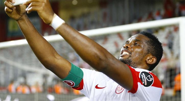 Samuel Eto'o 38 gole ulat ve Antalyaspor tarihinin en golc futbolcusu oldu