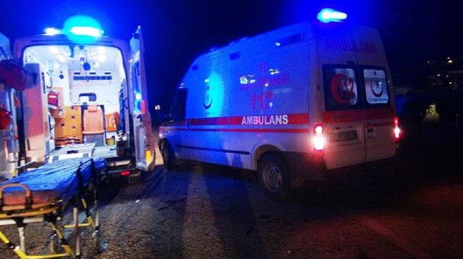 Kemer'de otomobil arampole devrildi: 7 yaral