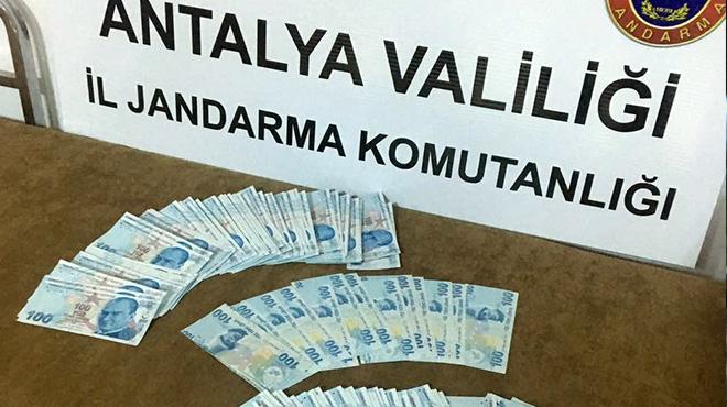 Alanya'da dzenlenen operasyonda 200 adet sahte 100 lira ele geirildi