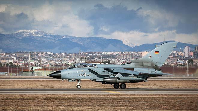 Almanya'nn karar sonras ncirlik'te hava hareketlilii balad