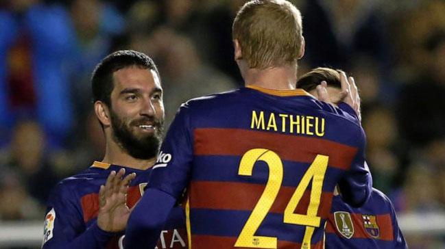 Galatasaray'dan Arda Turan ve Mathieu bombas