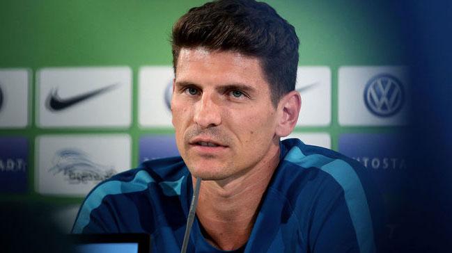 Wolfsburg aklad! Mario Gomez takmda kalacak