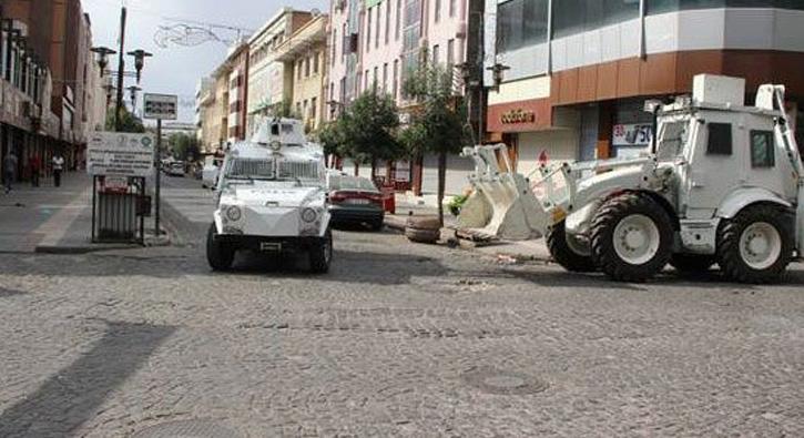 Diyarbakr'da polis aracna roketatarl saldr