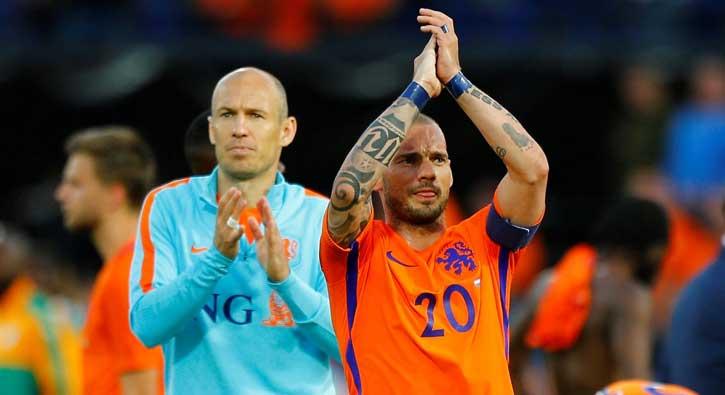 Sneijder 131. kez miili formay giydi ve Van der Sar'n rekorunu krd