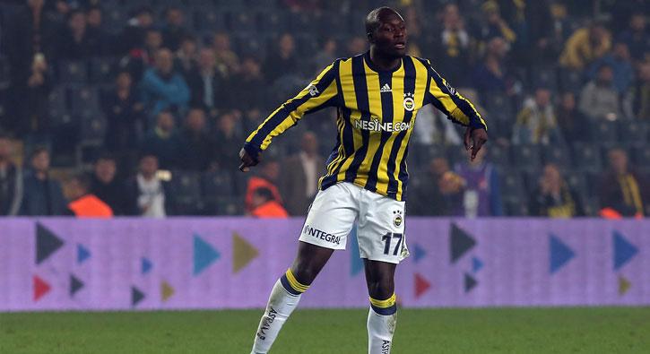 Moussa Sow Al-Ahli kulbyle masaya oturuyor...