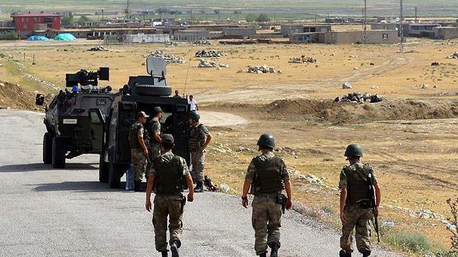 Hakkari'de PKK'l terristler iki ayr noktada saldrd: 3 korucu ve 6 askerimiz yaraland