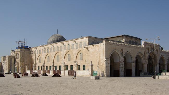 50 Yahudi renci El-Aksa Camii'ni bast