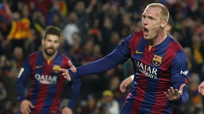 Fenerbahe'nin temaslarda bulunduu Jeremy Mathieu'ya Sporting Lizbon da talip oldu