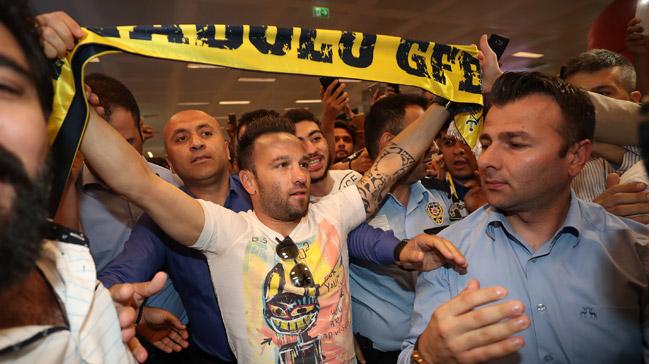 Lyon, Mathieu Valbuena'nn Fenerbahe'ye transfer olduunu aklad