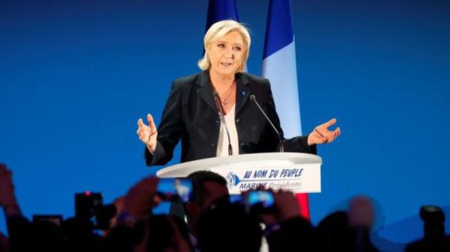 AP, Le Pen'in dokunulmazln kaldrd