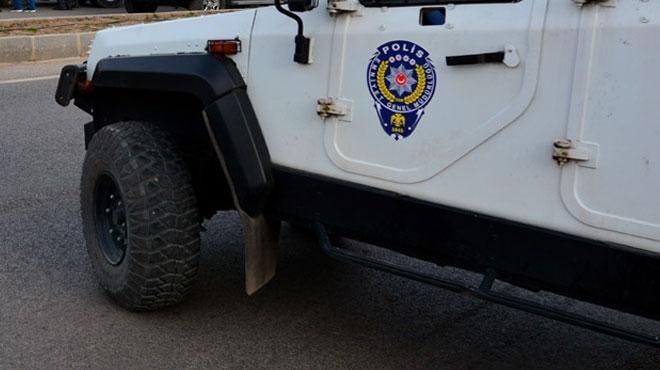 Son Dakika!.. Hakkari'de terristler polis aracna el yapm patlaycyla saldrd