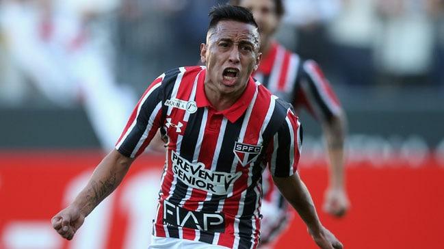 Galatasaray Sao Paulo'da forma giyen Perulu orta saha Christian Cueva ile ilgileniyor