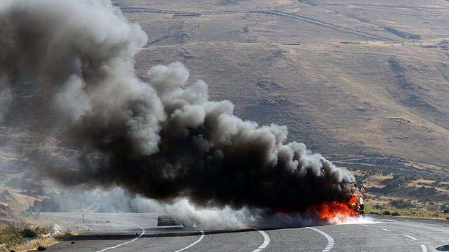 Tunceli'de PKK'l terristler yol kesip ara yakt