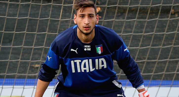 Milan taraftarlar Donnarumma'ya sahte dolar frlatt