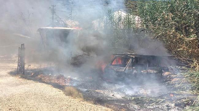 Demredeki orman yangn korkuttu: 2 otomobil kl oldu