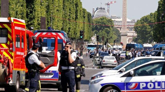 Paris'te jandarma aracna arpan zanlnn evinde patlayc bulundu 