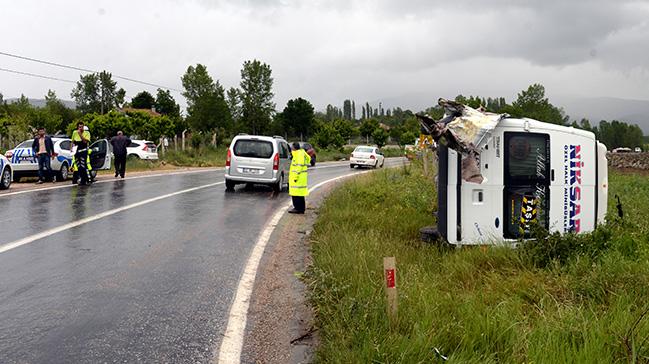 Tokatta yolcu minibs arampole devrildi: 9 yaral