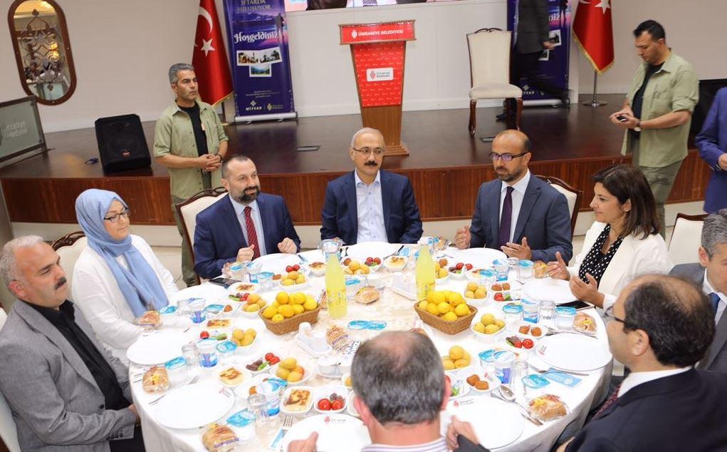 Bakan Elvan mraniye Belediyesi'nin iftarna katld