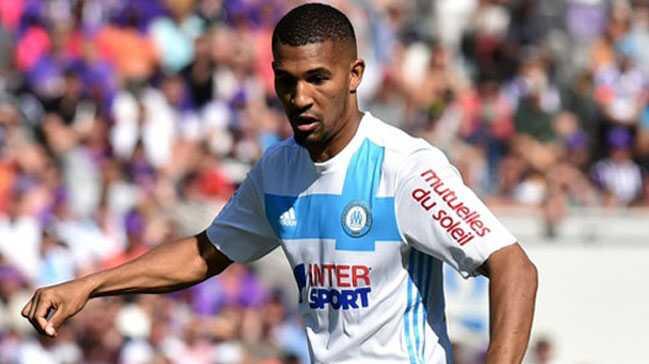 Galatasaray n libero William Vainqueur'un transferini bitirdi