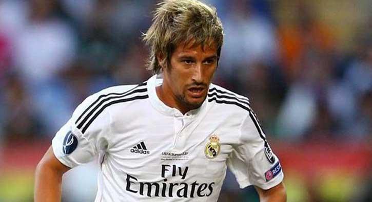 Fabio Coentrao'nun Sporting Lizbon'a transferi salk kontrollerine takld