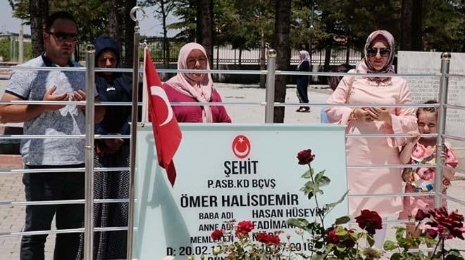 ehit mer Halisdemir'in kabrine bayram ziyareti