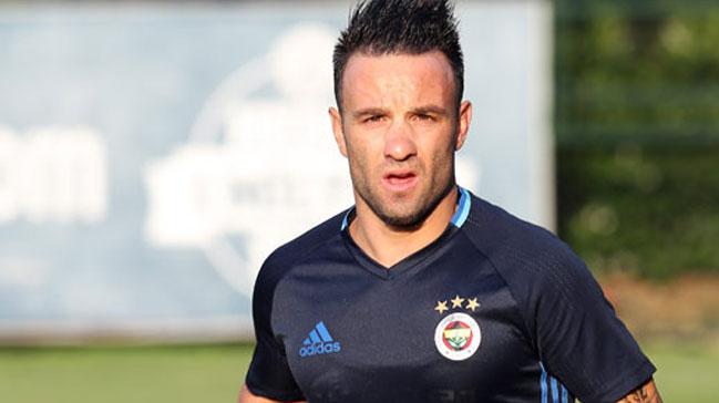 Valbuena yarn 14.00'te imzalyor