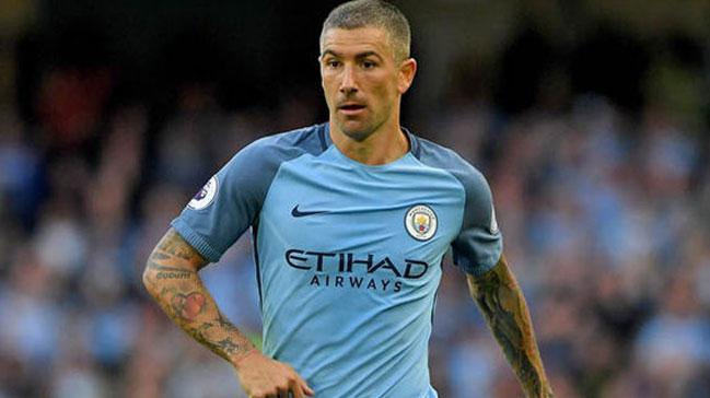 Beikta Aleksandar Kolarov'dan gelecek cevab bekliyor