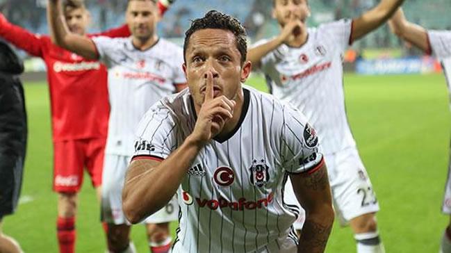 Adriano 13 milyon euroya in'e gidiyor