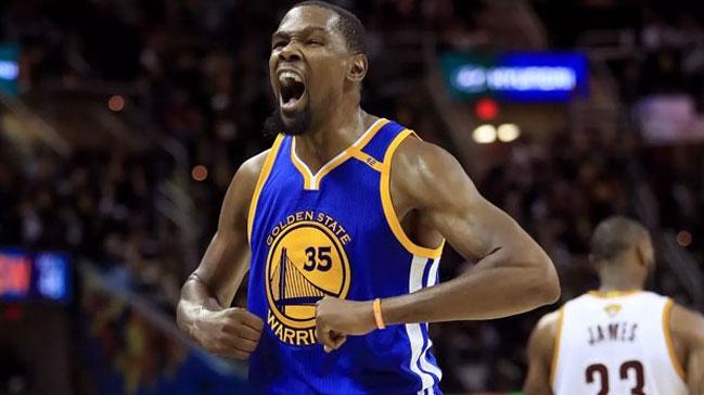 Kevin Durant Warriors'la 2 yllk szleme yeniledi