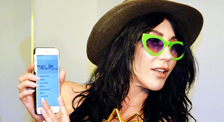  Bodrum'da Hande Yener rzgar 