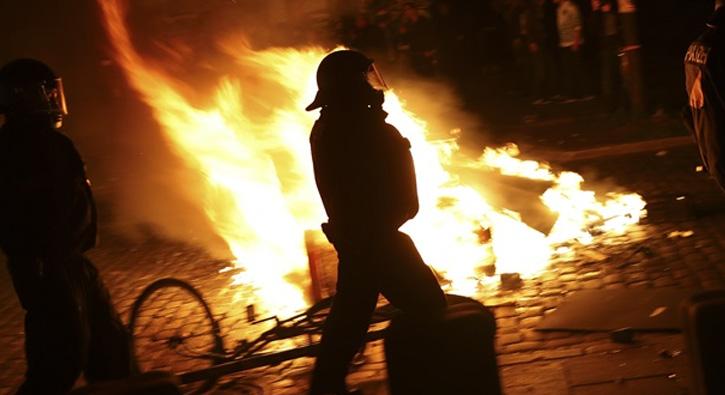 G20 Liderler Zirvesinin dzenlendii Almanya'da gstericilerin yakt ate, yanmaya devam ediyor