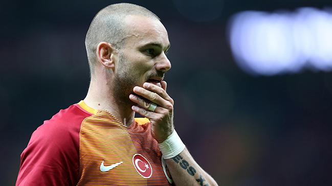 Sosyal medyada Fenerbahe taraftarlar Sneijder iin hashtag at