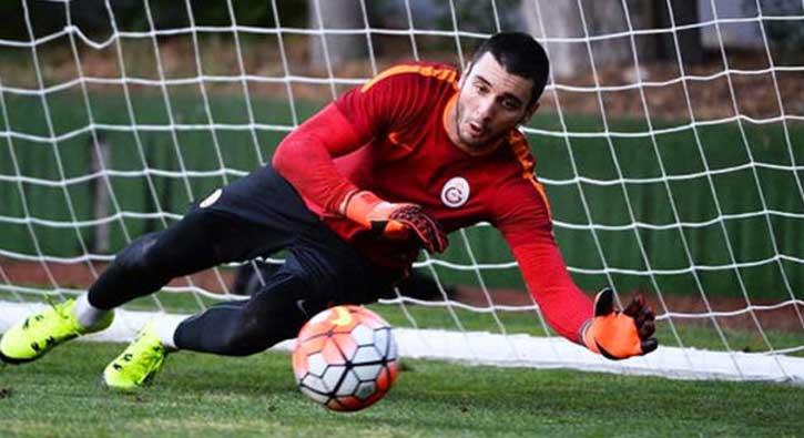 Galatasaray'dan Malaga'ya transfer olan Cenk Gnen arkadalaryla vedalat