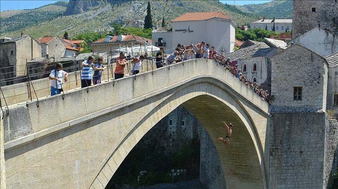 Srebrenitsa kurbanlar iin Mostar'dan 'sessiz atlay'