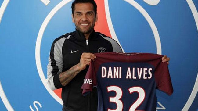 Daniel Alves resmen PSG'de