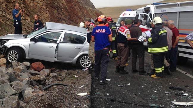 Erzurum'da otomobil ile kamyonet arpt: 3 l, 1 yaral