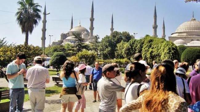 Trkiye tatilini 728 paket sigarayla bedavaya getirmeye alan turist yakaland!