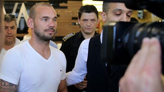 Wesley Sneijder Trkiye'den ayrld: Baz sorunlar yaadk ama sayg duyuyorum