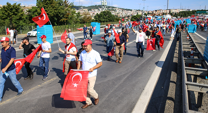 stanbul'daki 'Milli Birlik Yry' balad