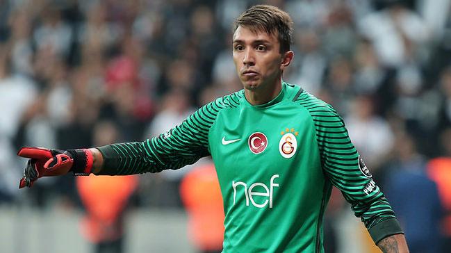 Galatasaray'da Muslera'da gidiyor